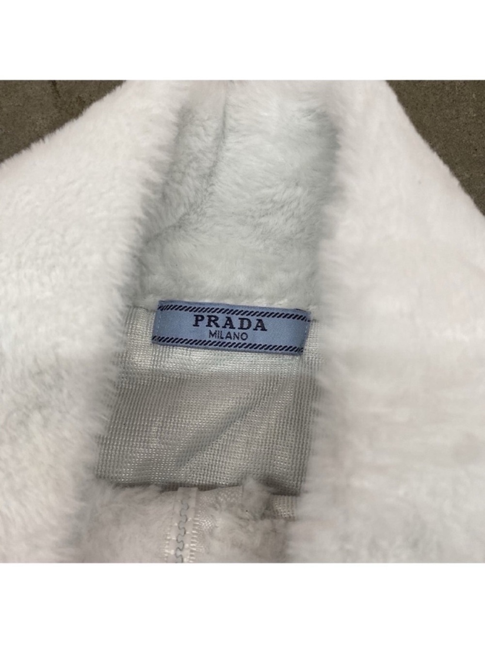 Prada white faux fur jacket - Picture 4 of 16